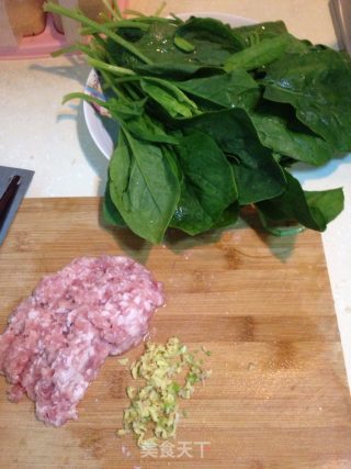 菠菜丸子汤的做法步骤：1