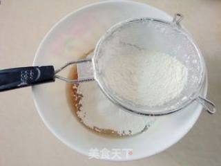 练练手做月饼——玫瑰豆沙月饼的做法步骤：3