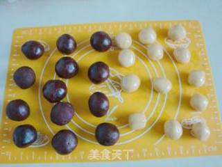 练练手做月饼——玫瑰豆沙月饼的做法步骤：5