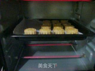 练练手做月饼——玫瑰豆沙月饼的做法步骤：11