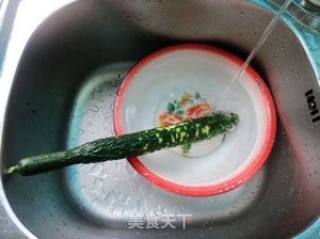 火腿咸菜炒黄瓜的做法步骤：1
