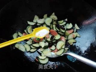 火腿咸菜炒黄瓜的做法步骤：6