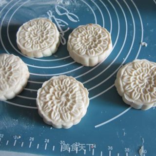 花生豆沙月饼的做法步骤：7