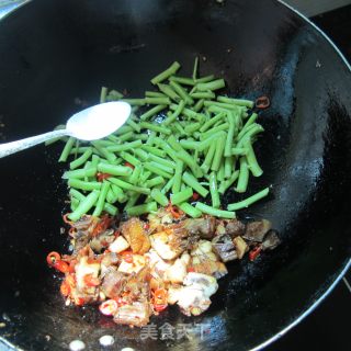 菜梗子炒腊鸡的做法步骤：5
