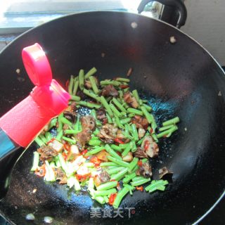 菜梗子炒腊鸡的做法步骤：6