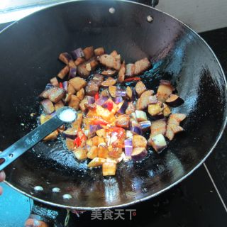 茄子炒腊肉的做法步骤：7