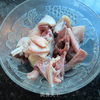 甜酒胡椒蒸老鸭的做法步骤：1