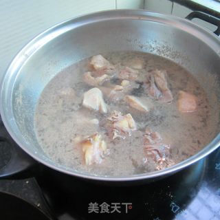 甜酒胡椒蒸老鸭的做法步骤：2