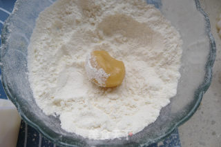 广式月饼的做法步骤：14