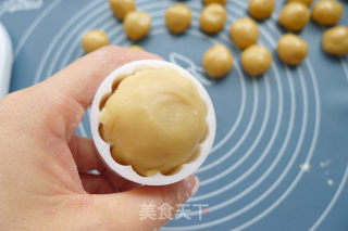 广式月饼的做法步骤：19
