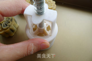 广式月饼的做法步骤：20