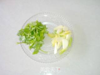 红烧鲫鱼的做法步骤：2
