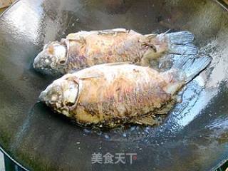 红烧鲫鱼的做法步骤：4