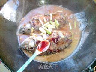 红烧鲫鱼的做法步骤：5