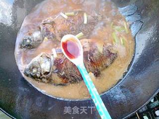 红烧鲫鱼的做法步骤：6
