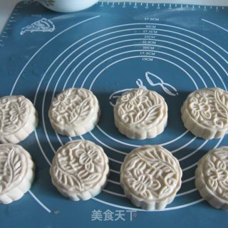 试学中的豆沙月饼的做法步骤：6