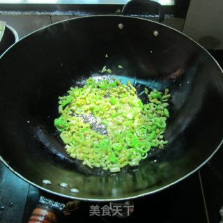 咸豆角炒米虾的做法步骤：3