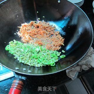 咸豆角炒米虾的做法步骤：4