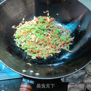 咸豆角炒米虾的做法步骤：5