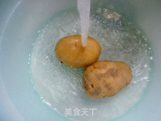 土豆炒荷叶蛋的做法步骤：2