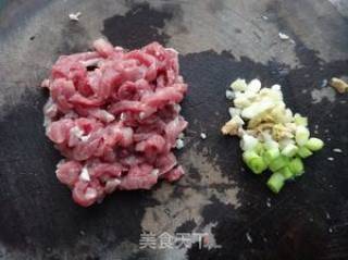 茭白炒肉的做法步骤：1