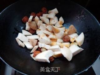 腊肠烧杏鲍菇的做法步骤：6