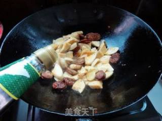 腊肠烧杏鲍菇的做法步骤：7