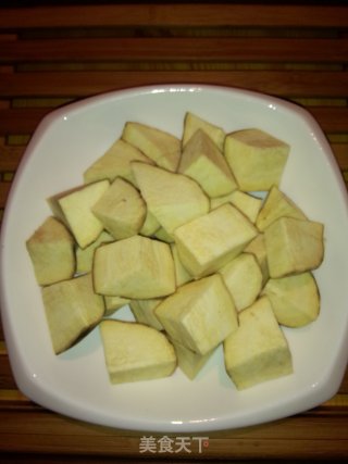 甜甜蜜蜜的美味——拔丝地瓜的做法步骤：1