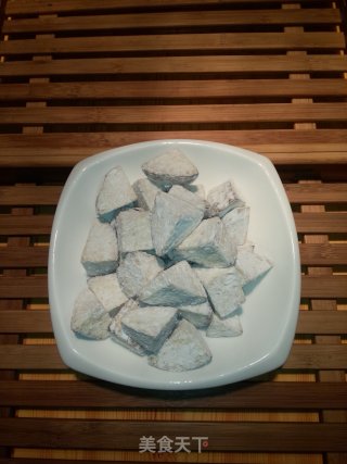 甜甜蜜蜜的美味——拔丝地瓜的做法步骤：2