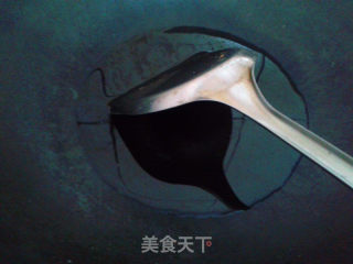 东北人的最简单最爱下饭菜——大酱炒鸡蛋的做法步骤：2