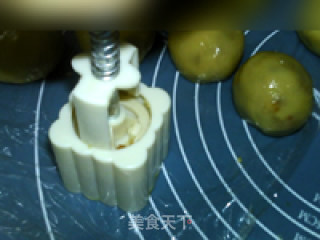 五仁火腿月饼的做法步骤：11