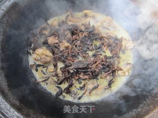 小笨鸡炖蘑菇的做法步骤：8