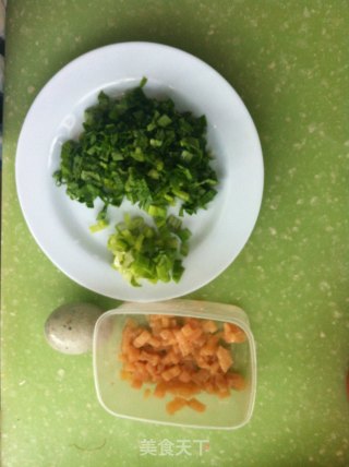 皮蛋鸡肉粥的做法步骤：1