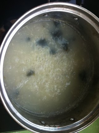 皮蛋鸡肉粥的做法步骤：2