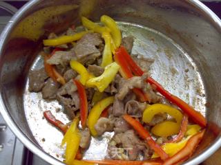 黑椒爆肉片的做法步骤：8