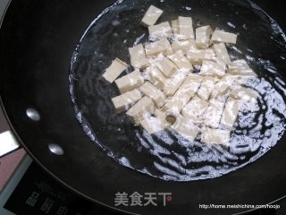 黄骨鱼炖豆腐的做法步骤：2