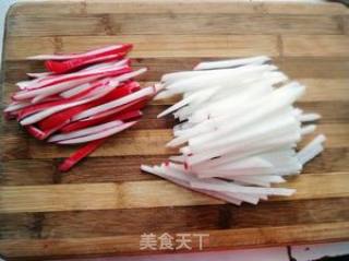 糖醋萝卜丝的做法步骤：1