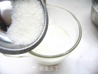 祝大家中秋快乐——玉米马蹄冰皮月饼的做法步骤：2
