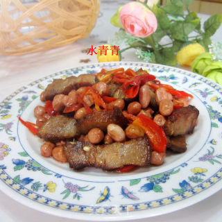 花生米炒腊肉的做法步骤：8