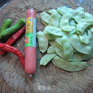 火腿炒扁豆的做法步骤：1