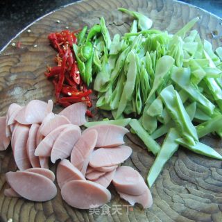 火腿炒扁豆的做法步骤：2