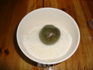 【凤梨抹茶团子】-----把不想吃的月饼变废为宝哦的做法步骤：13