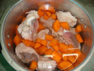【莲藕骨头汤】-----秋天是吃莲藕的最佳季节哟的做法步骤：5