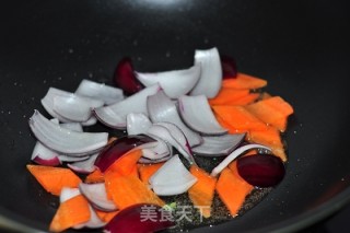 谁都可以是大厨：节日大餐简单做-----咖喱里脊肉的做法步骤：4