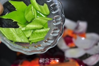 谁都可以是大厨：节日大餐简单做-----咖喱里脊肉的做法步骤：5