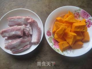 南瓜烧排骨的做法步骤：2