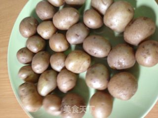 椒盐小土豆的做法步骤：1