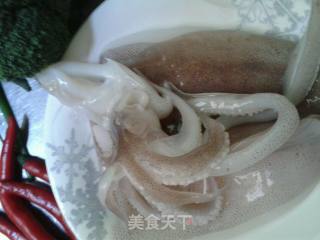 粤式鱿鱼的做法步骤：1