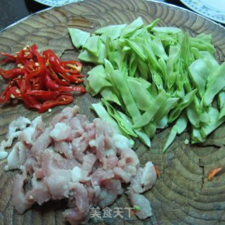 扁豆炒肉的做法步骤：2