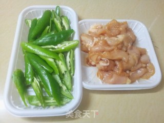 尖椒炒干豆腐的做法步骤：2